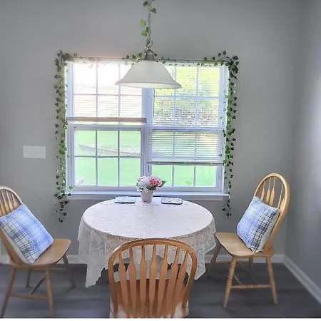 Spacious Room With Shared Bathroom Raleigh Exterior foto