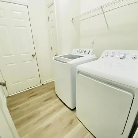 Spacious Room With Shared Bathroom Raleigh Exterior foto