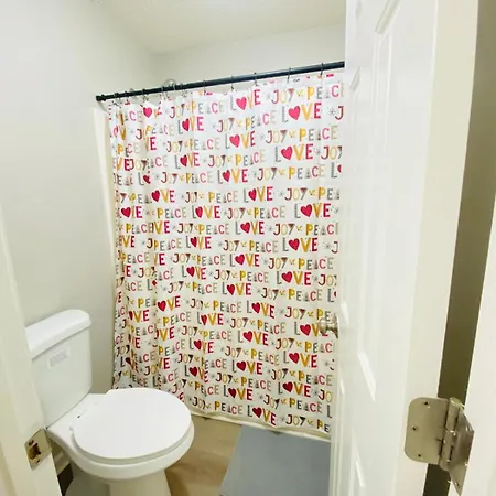 Spacious Room With Shared Bathroom Raleigh Exterior foto