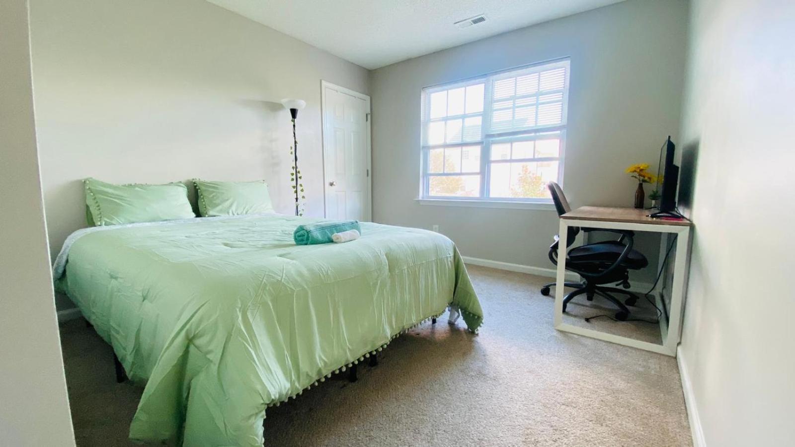 Homestay Spacious With Shared Bathroom