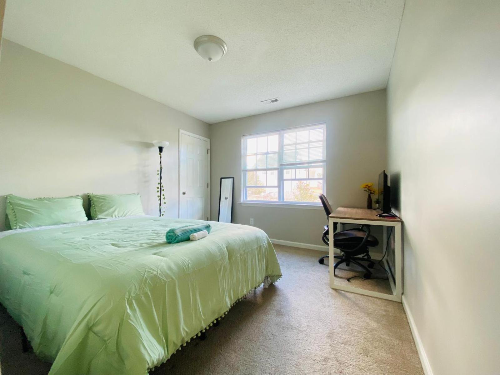Spacious With Shared Bathroom Homestay Raleigh
