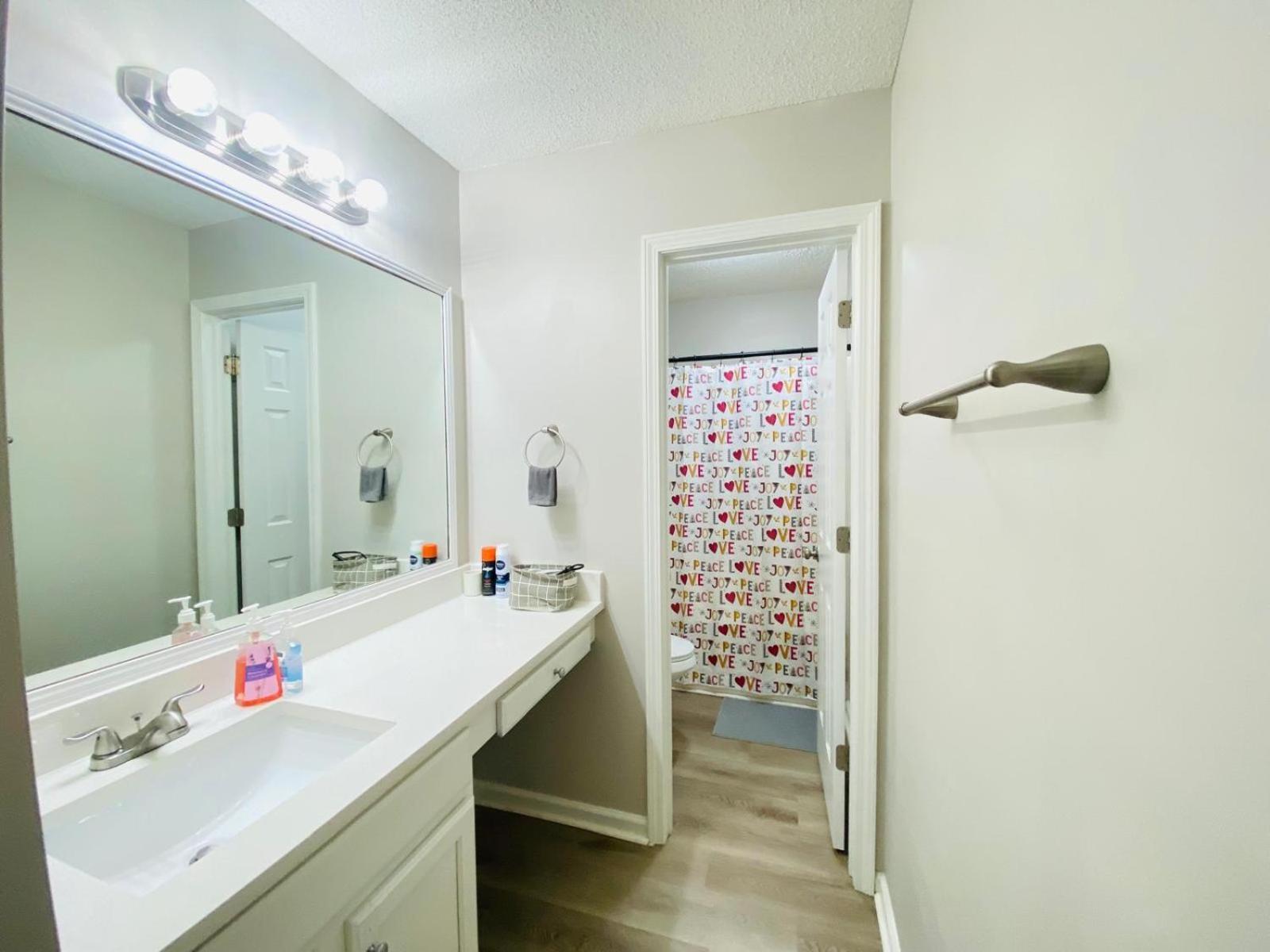 Spacious With Shared Bathroom Homestay *