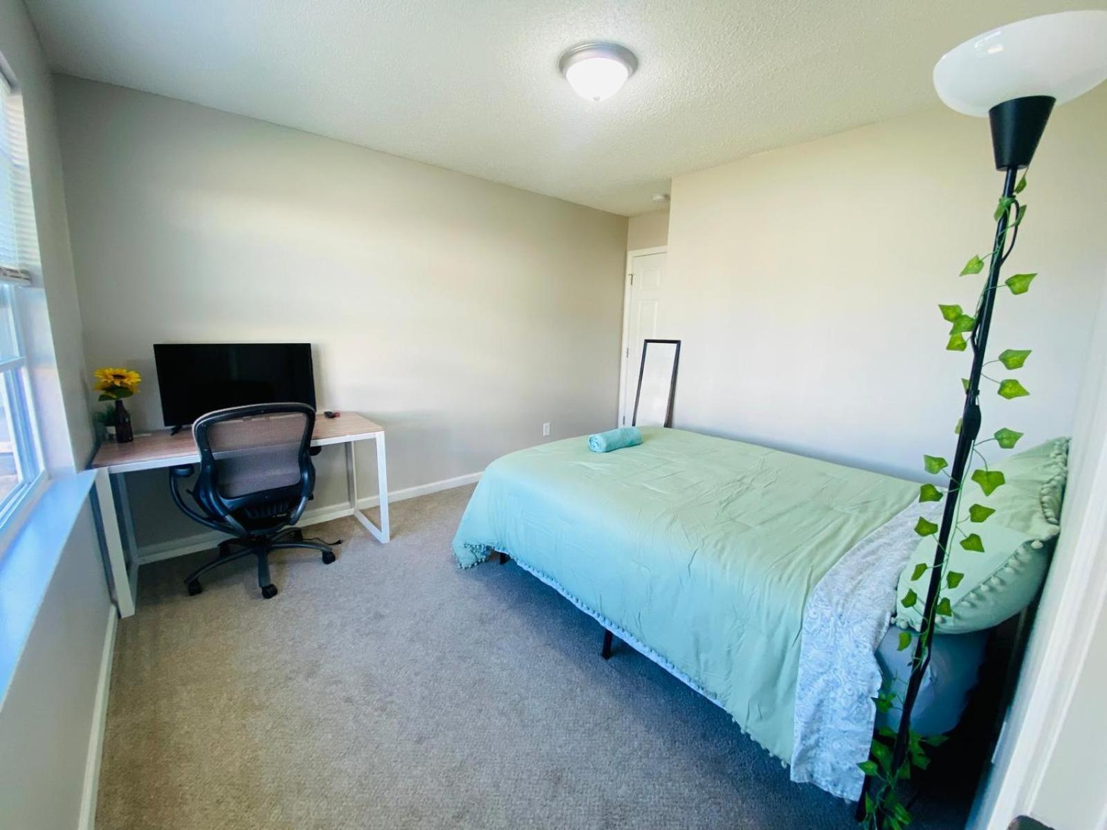 Homestay Spacious With Shared Bathroom