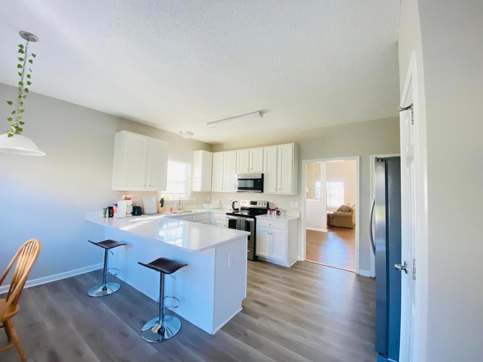 Spacious With Shared Bathroom * Raleigh